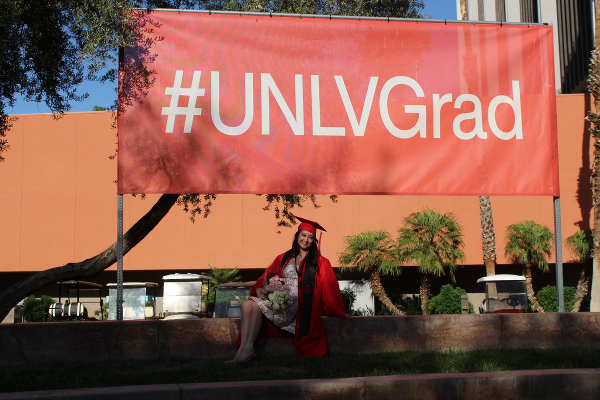 mchlrsw's tweet photo. UNLV FILM FOREVER ❤️🎓✨ #unlvfilm #unlvgrad #unlvfinearts https://t.co/mRSPR8hEnA