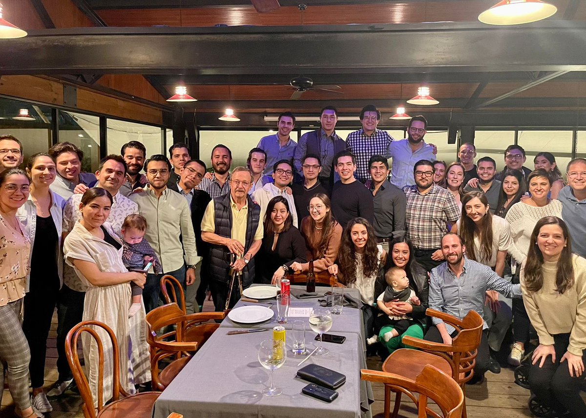 El día de ayer dimos la bienvenida a nuestros R1s. Bienvenidos a #CirugíaINCMNSZ ¡ésta es y siempre será su casa!

Yesterday we welcomed our new PGY-1. Welcome to #INCMNSZSurgery ! Welcome home!