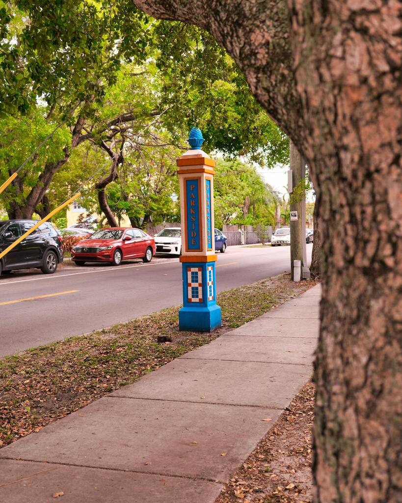 gipipolo's tweet photo. #hollywoodfl Parkside Neighborhood. Shot with #fujixt5 #1855mm https://t.co/P8w1TmYmbr https://t.co/8vPb0C7cEp