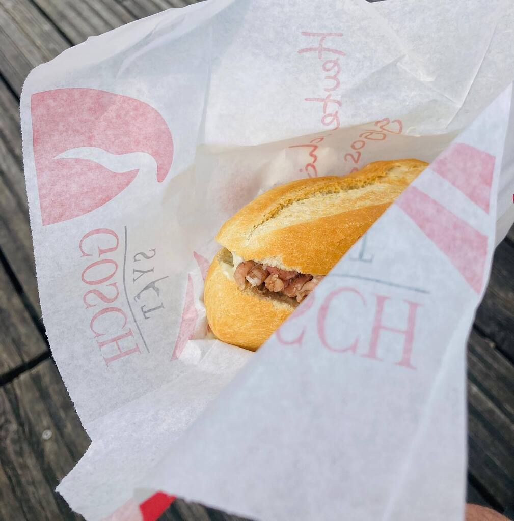 wingertsdaily's tweet photo. Krabbenbrötchen - what else?! 😋

#spo #krabben #brötchen #gosch #sanktpeterording #nordsee https://t.co/o7Lw08LOPn
