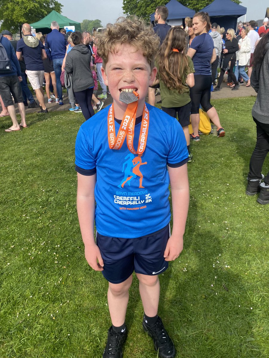 Am diwrnod arbennig! Ras <a href="/BrynMeadows/">Bryn Meadows</a> #caerphilly10k Mor falch ohono - mewn amser bendigedig hefyd. Diolch i bawb am y cefnogaeth! <a href="/ygtrelyn/">Ysgol Gymraeg Trelyn</a>