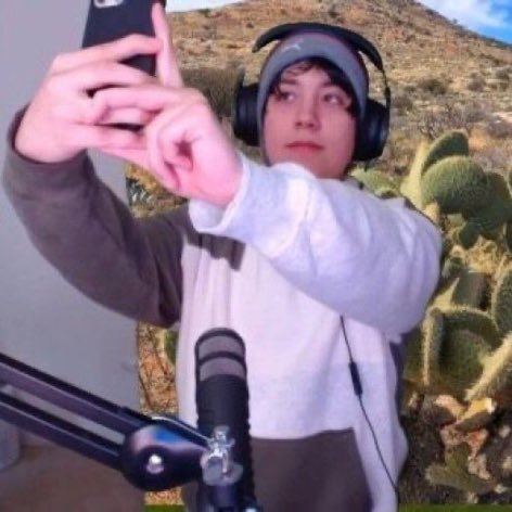 quackity_memes's tweet photo. happy mother’s day to our favourite facebook mom quackity ❤️❤️❤️❤️ https://t.co/imoiqmtMrW