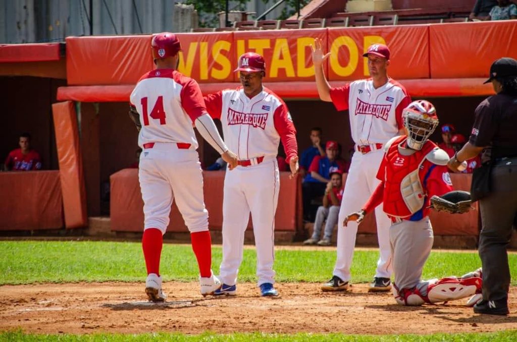 HuracanesMAY's tweet photo. ✅ Mayabeque superó a Artemisa 12x9 y asegura la serie particular. Hubo jonrones por los huracanes de Dennys Laza, Rangel Ramos y Raudelín Legrá. Ganó Marlon Vega. Juego salvado para Adrian Sosa. https://t.co/lWoKXj3UYr
