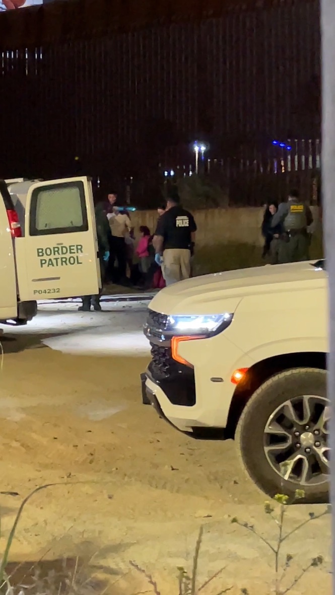 LoriSaldanaSD's tweet photo. Here's what's been happening to applicants for asylum at the US/Mexico border after #Title42ends :
- Applicants who ask for asylum at the border crossings are transferred to open-air dirt lots in the zone between the #Tijuana #SanDiego border fences,
- They have no access to electricity, medical care, food, running water, or toilets except what's provided by volunteers doing humanitarian assistance
While held in these fenced dirt lots:
- People are told to apply for asylum via an app created by @cbp using their mobile phones- but the system has been overloaded & crashing, and/or reception in the border zone is limited
- Armed CBP agents patrol the detainment areas, riding on 4-wheelers or driving vans & SUVs
-These vehicles kick up dust and debris near unsheltered older adults, pregnant women, and families w/babies & young children
As names come up for processing to the next stage:
- Armed agents arrive in the middle of the night and awaken the group of 100s of people to should names and take away a few dozen people at a time "processing"
- Out of view of the others, armed male agents conduct searches & hands-on body inspections of women as well as men, in front of their children