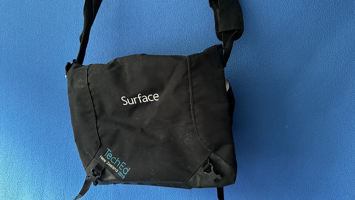 This was my fav #tenz #techednz bag - the #surface messenger. Used it for many many years, but time to retire now - its 10 years old!