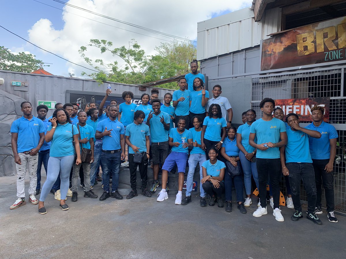 Immersion des élèves de la TMCV et TMV chez #blueautomobilespeugeot pour mieux asseoir leurs connaissances pour les épreuves professionnelles🎯développement d’un esprit de vainqueur #acrokart 💪🏽#bacprometiersducommerceetdelavente
#bacpromaintenancedesvehicules #reussite