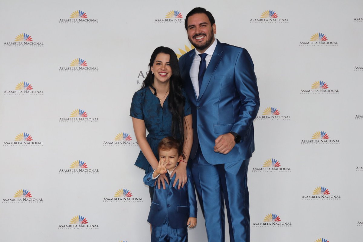 AndresFantoniB's tweet photo. ¡Gracias a todos!

Acompañado de mi familia, los ciudadanos de a pie y con el cariño de todo un país 🇪🇨 este #14M representa una fecha para la posteridad. https://t.co/K6cG1aY0EU