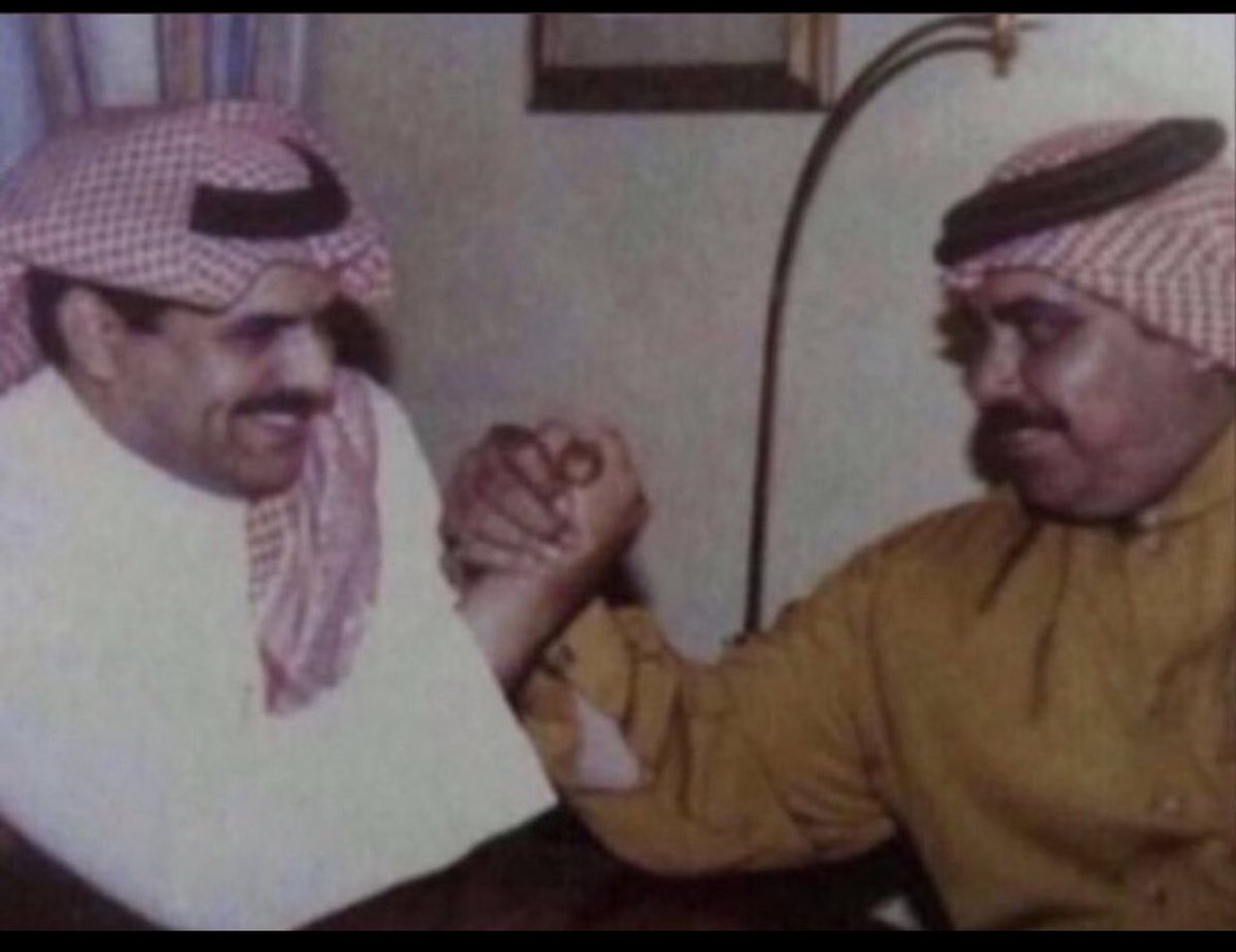 سلطان الهاجري :
واليوم في تسعه وتسعين طقاق
قلبي كذا طبعه ليا عااف عافي .

ضيدان بن قضعان :
من صد صديّت لو هو بالغلا كايف
ومن راح جعله مراح الطير لا رفرف .