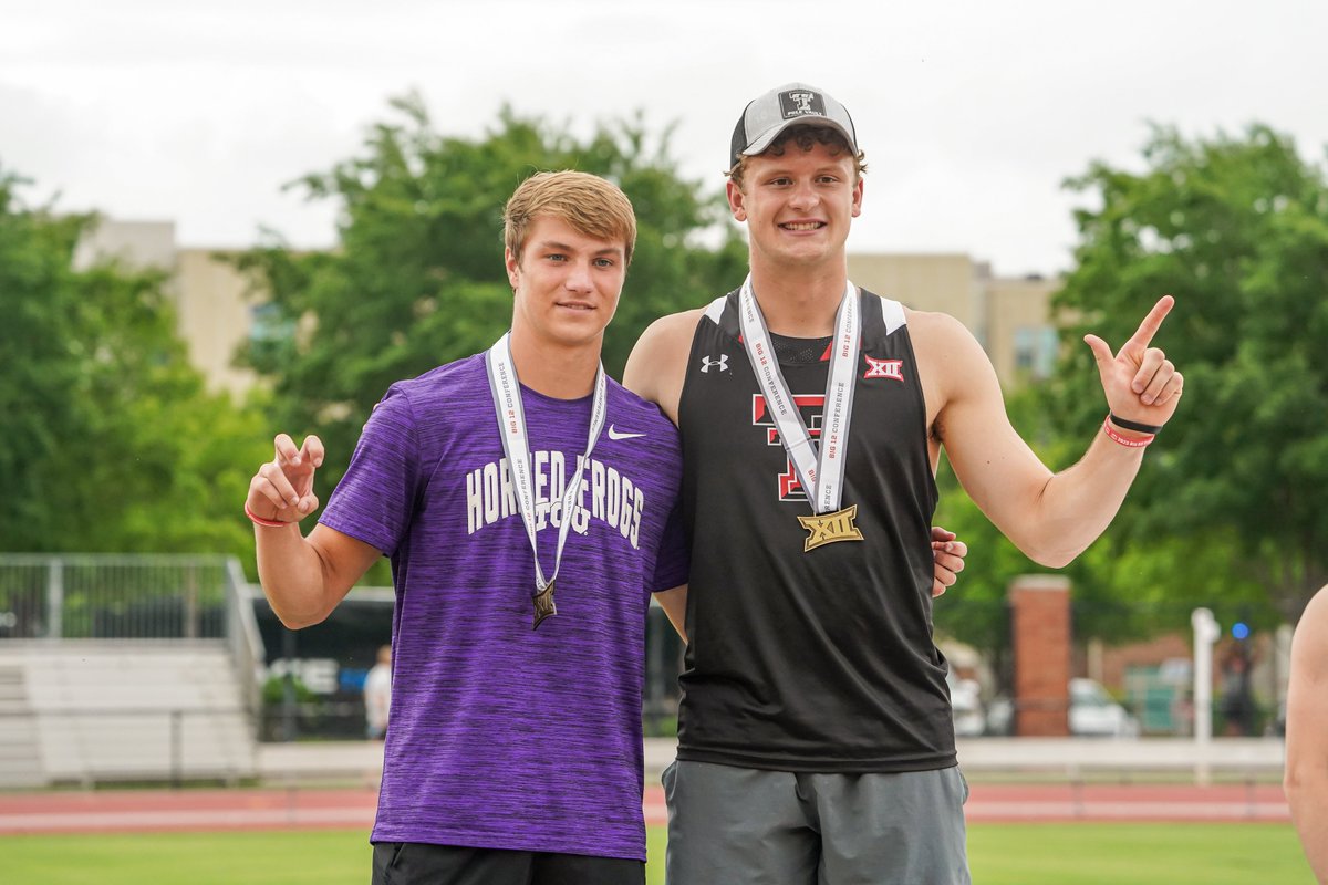 A huge congratulations to Ben Kirbo, who vaulted an outdoor 𝐩𝐞𝐫𝐬𝐨𝐧𝐚𝐥-𝐛𝐞𝐬𝐭 5.01m (16' 5.25') to finish tied for seventh at the Big 12 Outdoor Championships 👏

He improves on his No. 3 outdoor mark in program history!

#GoFrogs | #Big12TF