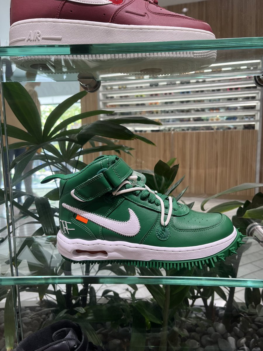 voth_us's tweet photo. Kith Hawaii 🏖 https://t.co/6C7WnarVIz