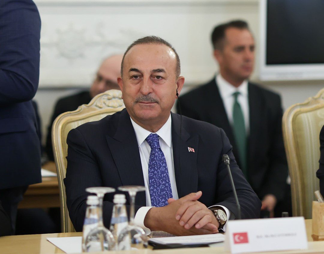 Turquía apoya sin condiciones normalización de relaciones con Siria

Poco después de la reunión cuatripartita, el ministro de Relaciones Exteriores turco, Mevlut Cavusoglu, calificó de 'constructivo' el encuentro con los cancilleres de Rusia, Siria e Irán, en Moscú.…