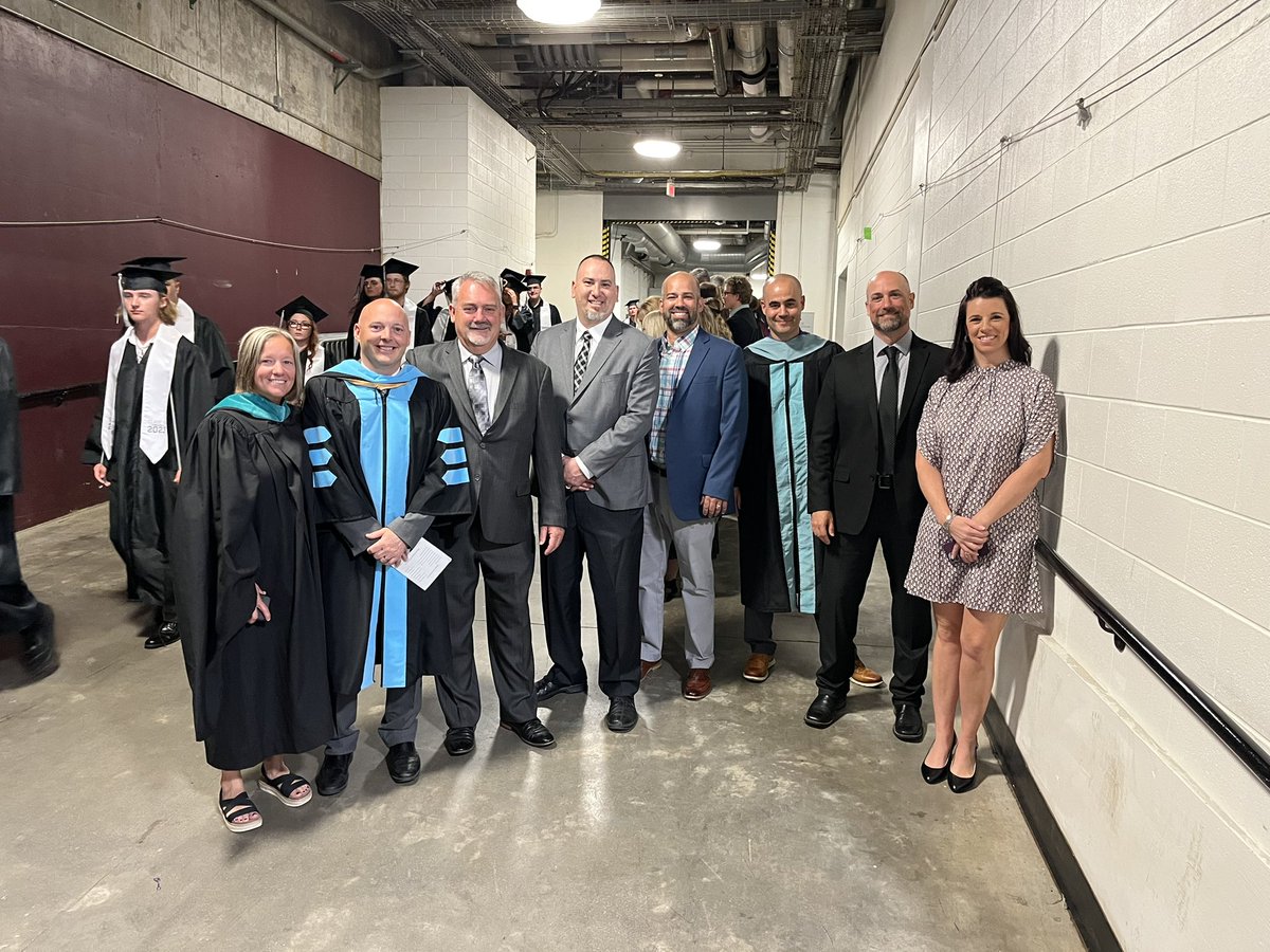 DrKevinMorrison's tweet photo. So proud of our Willard graduates! Fun time celebrating them today! #1T1W #itsgoodtobeatiger @Willard_HS @willardschools https://t.co/yMGZFFDrQ9
