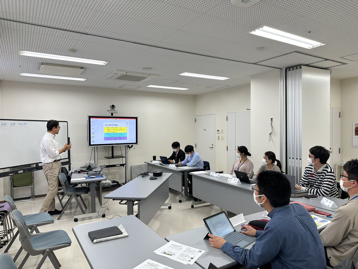 kohptctw's tweet photo. 梶木繁之先���に神栖産業医トレーニングセンターにお越しいただき、レクチャーしていただきました！
「産業医活動の展開」というテーマで、組織にどのようにアプローチして行けば良いかと言うテーマです。このような講義を学べる事は少ないので専攻医の先生も熱心に聴いていました。よかったね！#産業医 https://t.co/NcWuZGUAd1