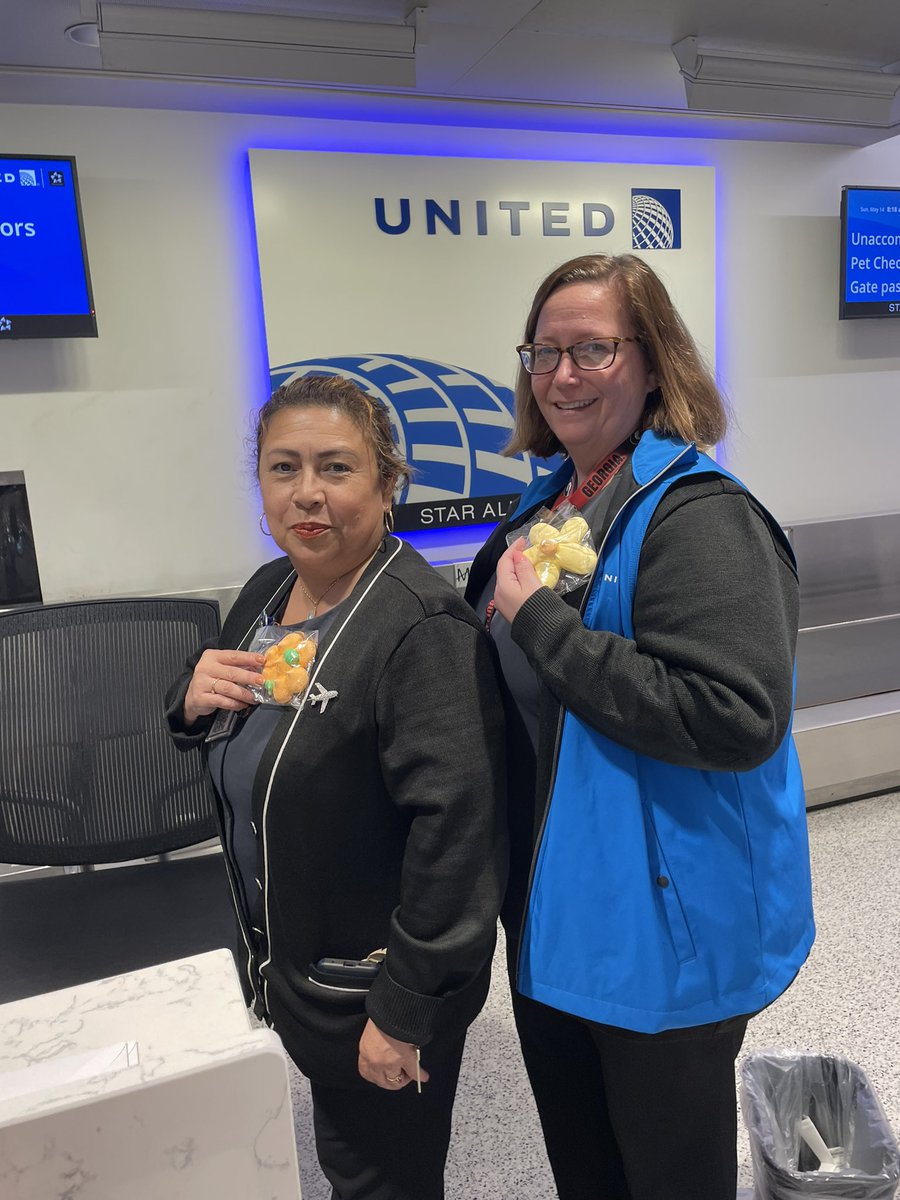 ewrstacey's tweet photo. Happy Mothers Day, from our EWR lobby team. Let’s all remember to celebrate the Mothers in our lives! @MalkowskiAneta @skarabetian @Jordan_Bykowsky @csarkari https://t.co/RBBFEHskXN