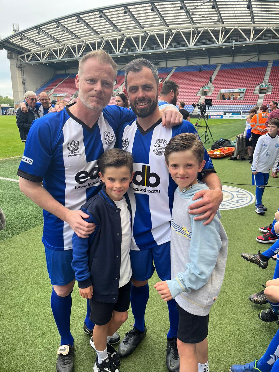 MahonCraig's tweet image. What a privilege and a pleasure to play in this charity game today. So many legends and past players turned up for a fantastic cause @JosephsGoal . Amazing to share the pitch with them and a proud moment to play alongside my uncle and have my boys watching on. #wafc ⚽️⚽️⚽️