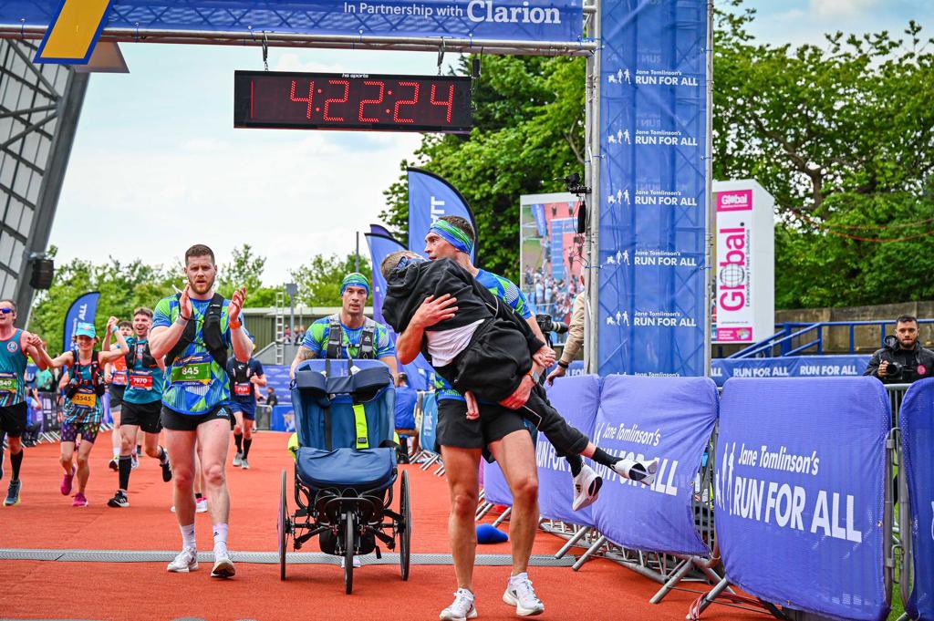 BBCFrediani's tweet photo. The most powerful image of love, support and friendship

Kevin Sinfield and Rob Burrow.

Finishing on the field where they had so many years of success.

#RobBurrowLeedsMarathon @leedsrhinos @mndassoc https://t.co/WBRt00ViC1
