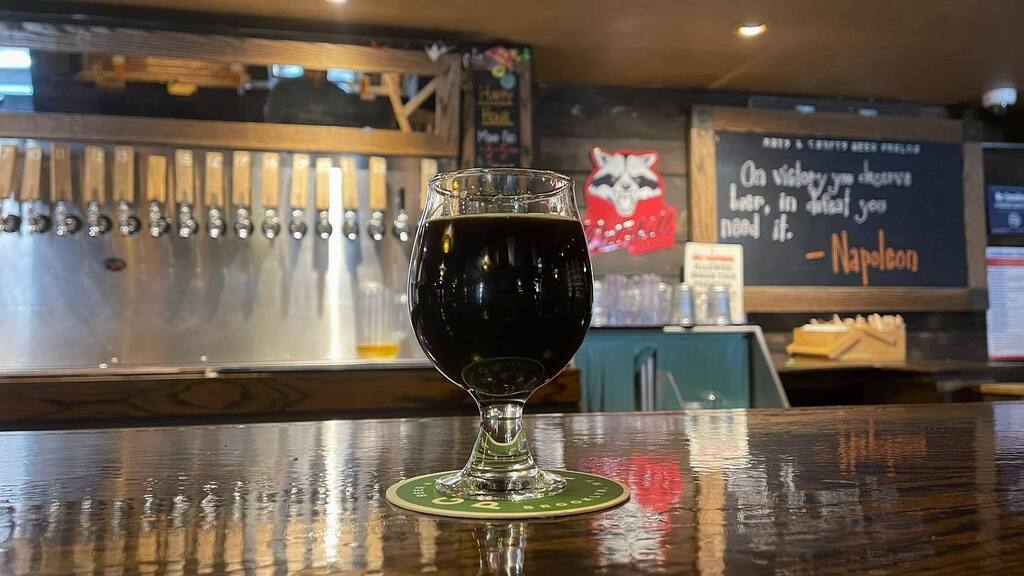 @centralwaters Reese & Desist Brewer’s Reserve Bourbon Barrel Aged Imperial Stout brewed w/Cocoa nibs, Lactose, Vanilla & Peanut Butter.
#morningsideheights #nyc #craftbeer #beer