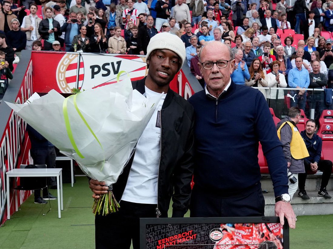 CFCDaily's tweet photo. Noni Madueke says goodbye to PSV https://t.co/miUV6vv0v3