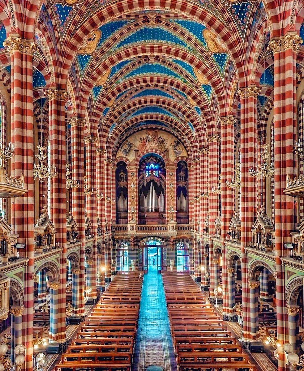 EmeseInBudapest's tweet photo. The sublime humbles. https://t.co/yuRRPzFBMN