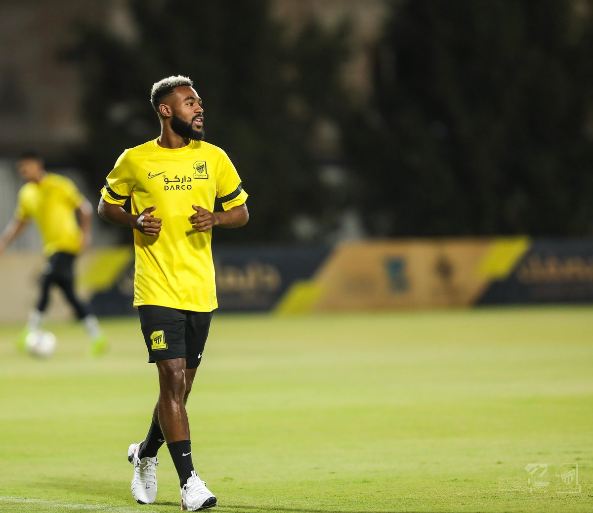 شاهدوا من عاد الى مران الفريق 💛💛💛💛!!