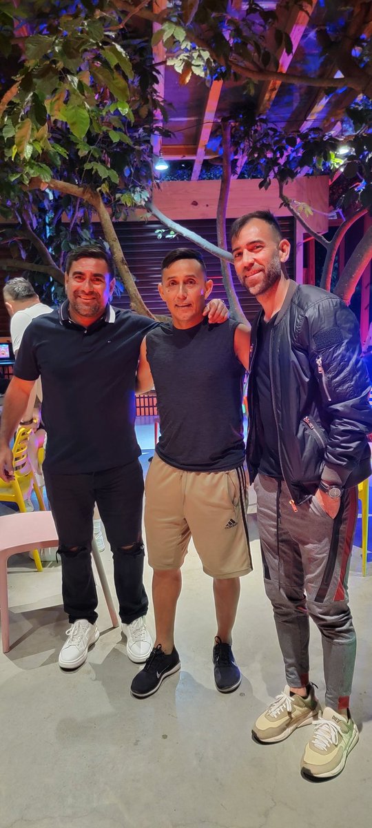 Que jugadores los q me encontré chelito delgado de argentina y la zurda de oro de cheyo mis respeto 💪⚽️👏🙏