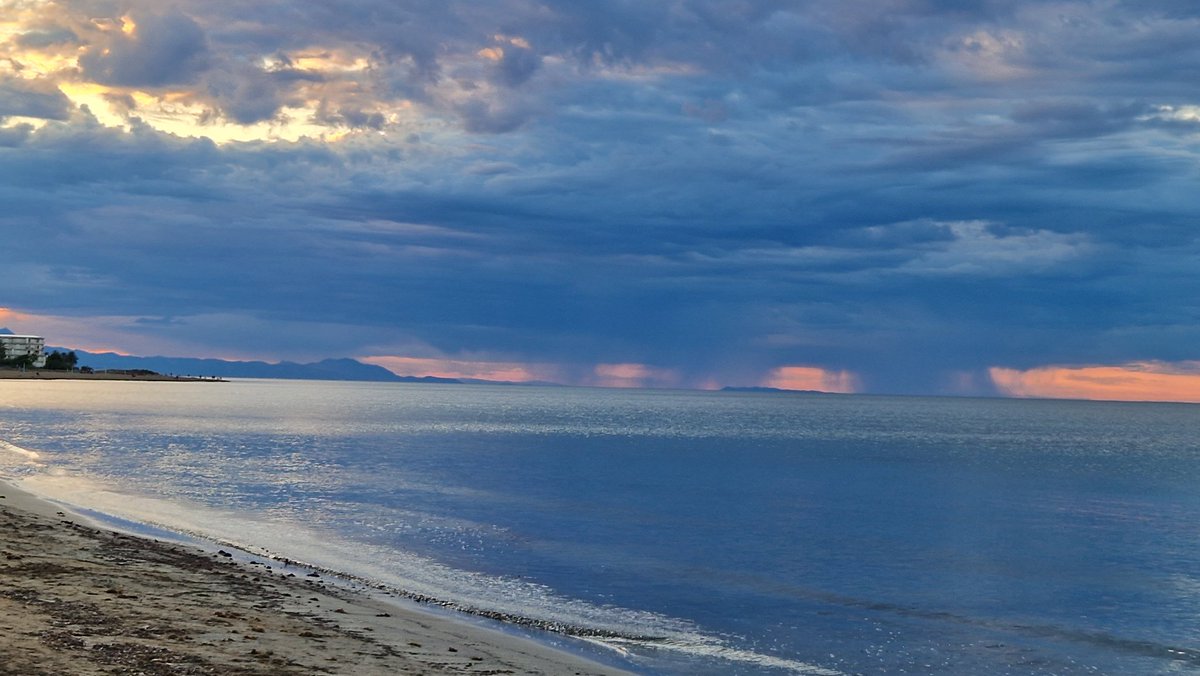 juanskydep's tweet photo. @ElTiempo_tve  @A3Noticias tormentas desde denia al caer el sol. https://t.co/uVcX5pWXId