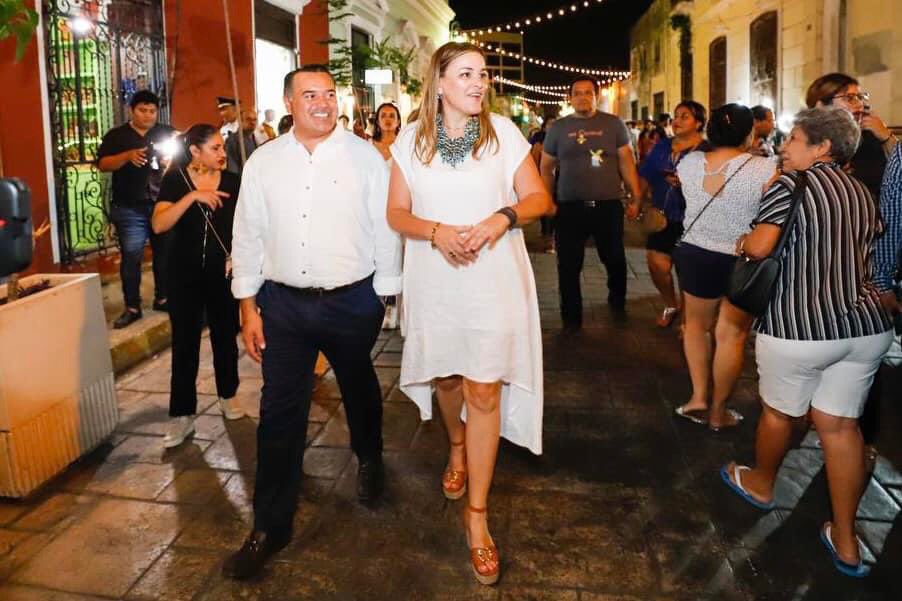 En el marco de la Noche Blanca, caminando juntos, por Mérida, por Yucatán. @RenanBarrera