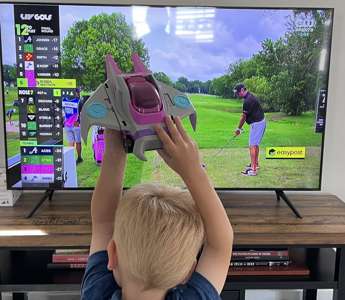 jchelf's tweet photo. Watching @livgolf_league and waiting to see ALF! 

#livgolf #livbroadcast https://t.co/opPA1ASBev