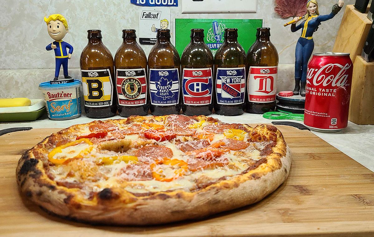 bastardrub's tweet photo. Vault dwellers need pizza too. RTFO!!!🤘
https://t.co/1jM1JsAK0B
#homemadepizza #cgbs #pizzatopia #fallout #vaultboy #vaultgirl #fallout4 #pizza #stubby https://t.co/3DXmqdpc9e