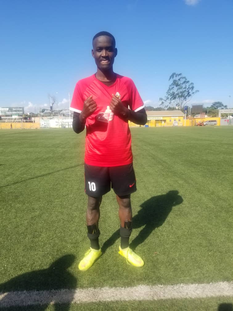 Rojah_Nsuna's tweet photo. Medical passed, contract signed and here we gooo!!!New signing for @DLocusts @lawyersleagueug https://t.co/ubMfhYrB1J