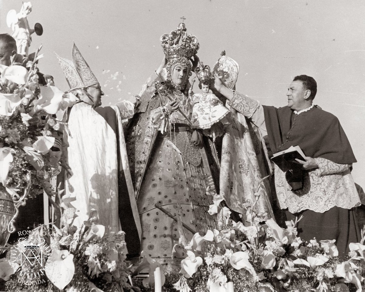 👑 - 62º ANIVERSARIO DE LA CORONACIÓN CANÓNICA DE LA VIRGEN DEL ROSARIO - 👑

El 14 de Mayo de 1961 toda #Granada celebró con amor y devoción la Coronación de la Santísima Virgen del Rosario. 

#VirgendelRosario #Granada #Realejo #CoronacionCanonica #62Aniversario