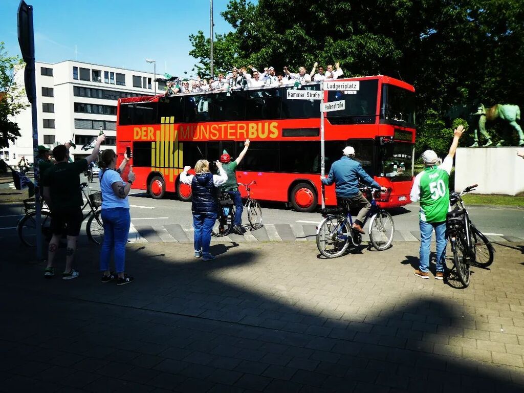 Thorsten Neuhaus tweet media
