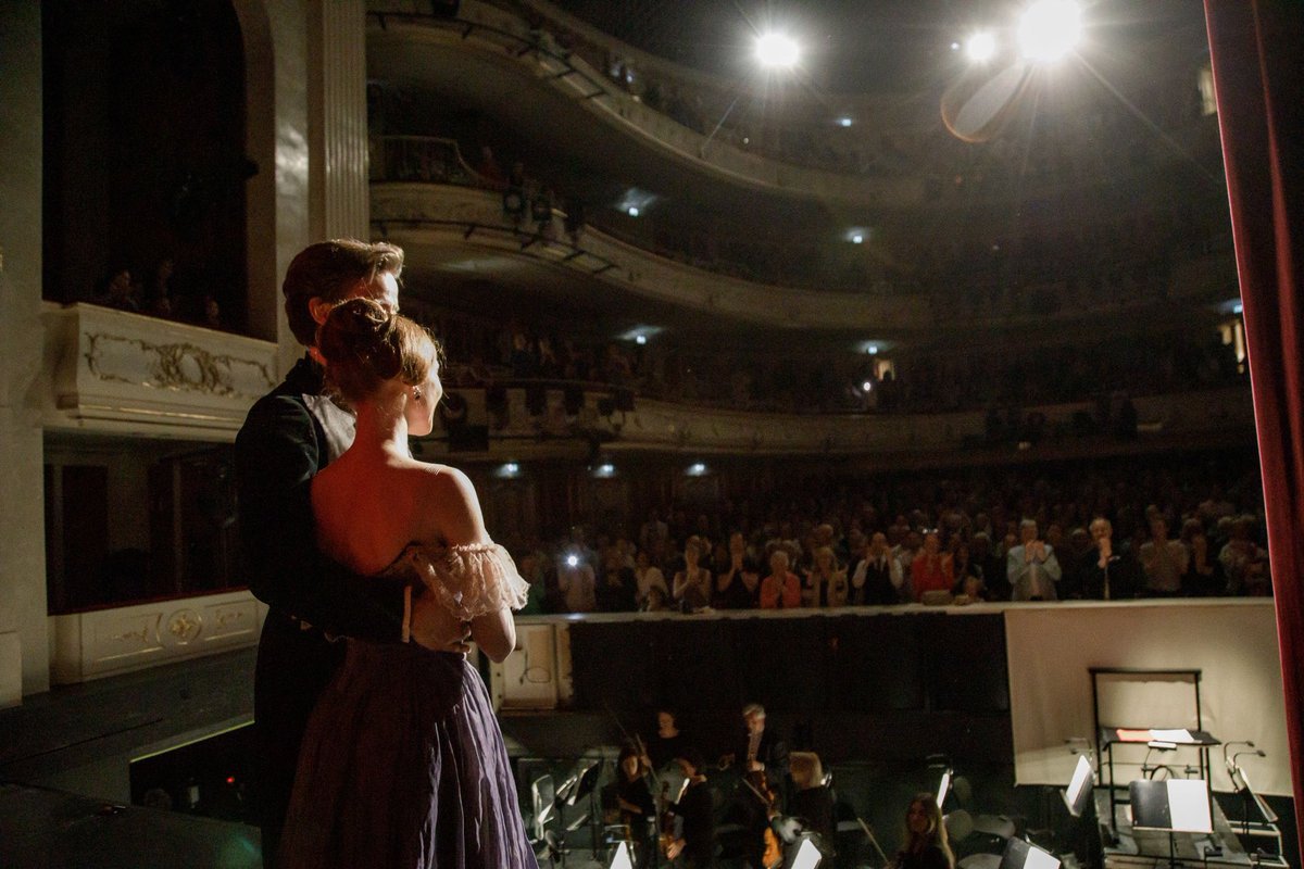 ianasalenko's tweet photo. Standing ovation 🙌🏻🙏🏻
Onegin with #marianwalter
Photographer #yanryavazov
#ballerina #ianasalenko #aplause https://t.co/UYYb6YVVwp