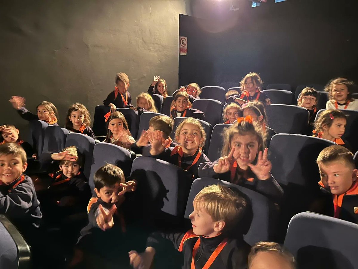 AlboradaColegio's tweet photo. ¡La leyenda del unicornio! 🦄
El pasado jueves pudimos disfrutar de una obra de teatro en Jana Producciones.
¡Qué suerte tenemos! ¡Nos gustó muchísimo! ¡Son unos artistas 👏!
#Jana #InfantilAlborada #Iamarenales #teatro #nosvamosdeexcursión #cultura https://t.co/JCNVMrHAOy