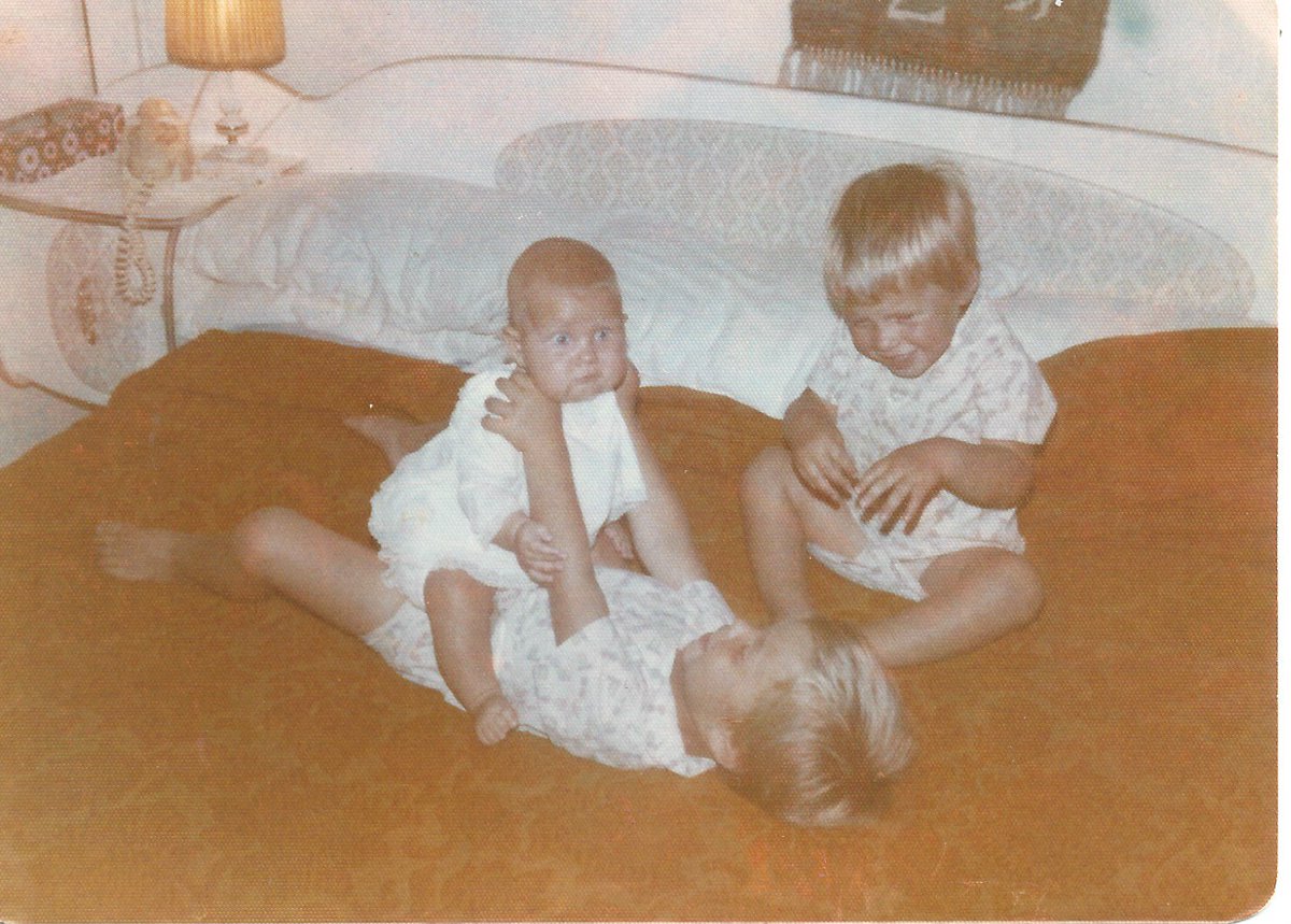 mayemusk's tweet photo. #HappyMothersDay to all mothers💞💞

I am the happiest and luckiest mom in this world, and maybe Mars😉

We laugh a lot, and support each other, a lot! 🥰🥰

Thank you @elonmusk @kimbal @ToscaMusk for bringing me so much joy🥰🥰

#AWomanmakesAPlan 📖
 #ItsGreatToBe75 💪👩‍🎓 https://t.co/FdrcHQbW1T