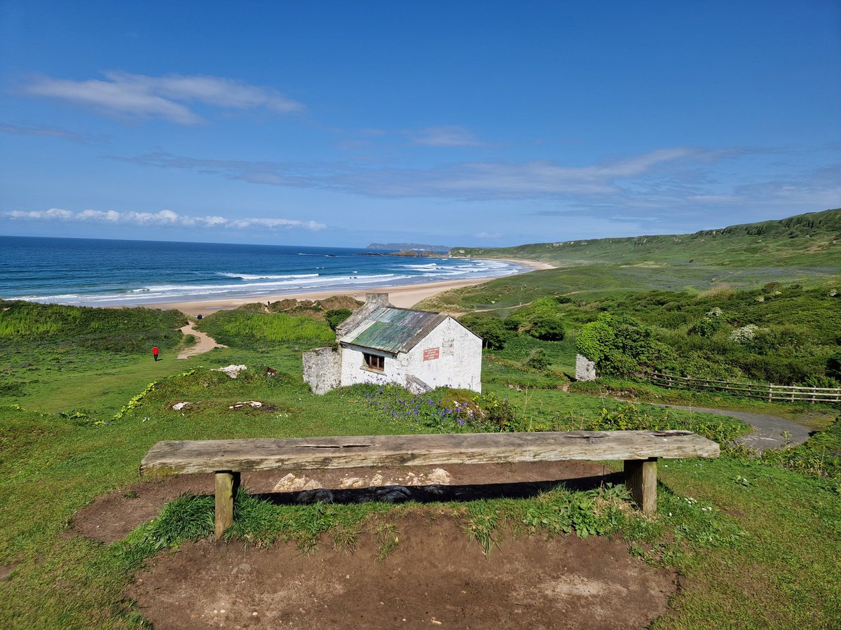 A seat with a view ❤️ to watch the world 🌎 go by 🏖 #whiteparkbay #northcoast #seatwithaview #allthatblue