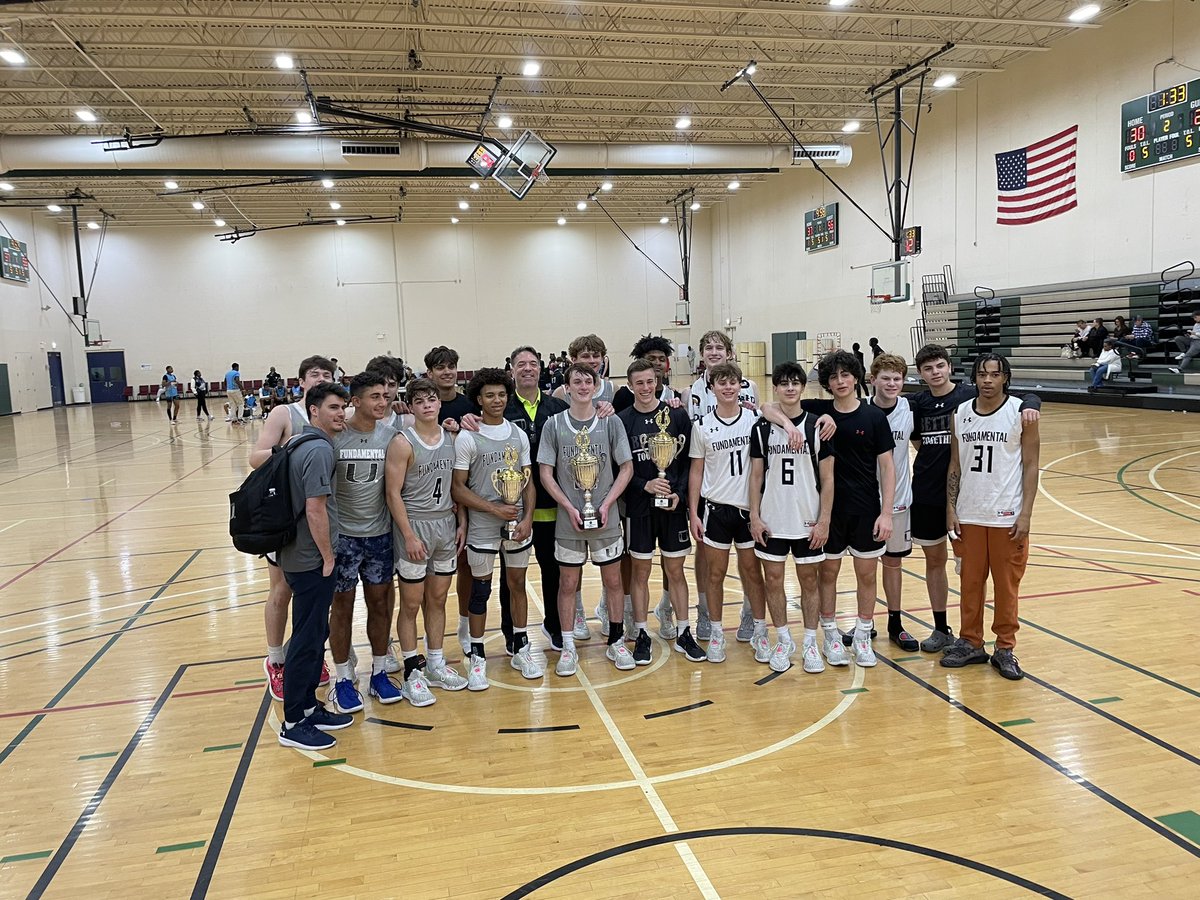 Coach_Kurz's tweet photo. 🏆🏆🏆 FU 17U’s
☝🏻 Team. ☝🏻 Goal. 👌🏻 Trophies.
@FundamentalUA @mikeweinstein55 @CoachNorcia #FUBaby https://t.co/ebztF4X37e