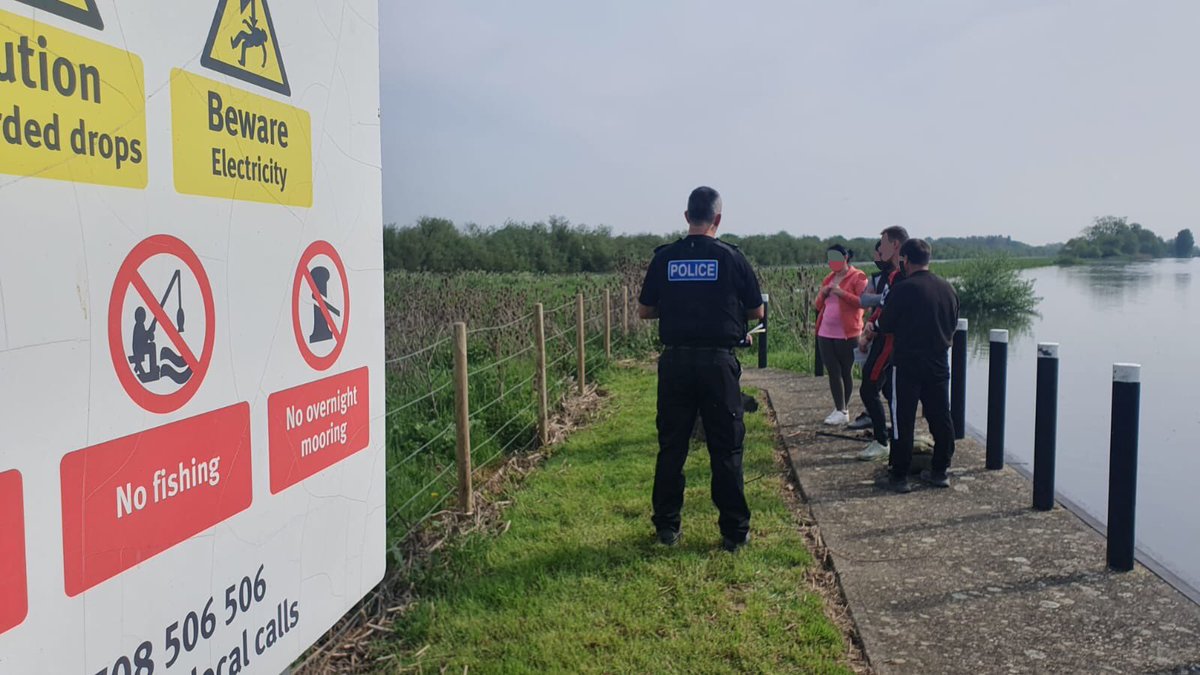 CambsRuralCops's tweet photo. The team have been out over the weekend with @EnvAgency @EnvAgencyAnglia @OuseEcologyEA doing patrols along our rivers ๐ฆฆ for #OpTraverse
Several people stopped and spoken to. The vast majority enjoying themselves. A few though reported for various fisheries offences ๐ฃ
#RCAT https://t.co/hiNRinKOOl