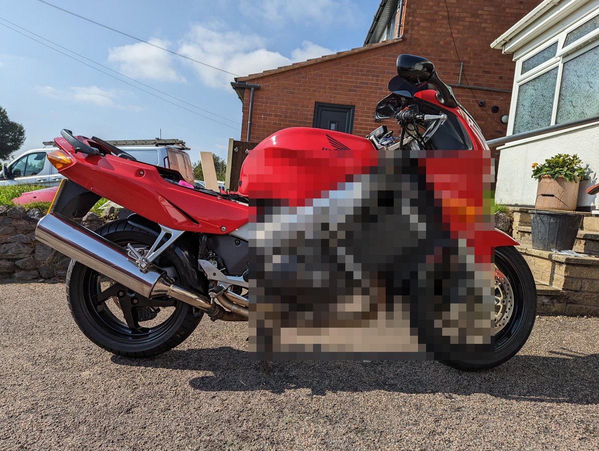 Rigsville's tweet photo. Today was coolant change day on project VFR 800. The image is blurred to protect her modesty as Vera hasn't got any clothes on! #windtherapy #ukbikersofinstagram #motorcycleuk #vfr800 #vfr https://t.co/TB6vgnP0RY