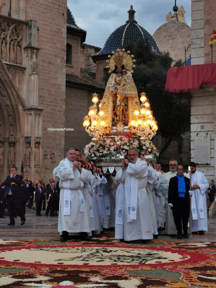 GenteDeFallas's tweet photo. Nadie quiere perderse la procesión de la Virgen.
#fiestas #festes #tradicions #tradiciones #valencia #photography #picture #fotografía #instaphoto #igersvalencia #valenciaenamora #visitvalencia #visitspain #photooftheday #igerscomunitat https://t.co/VEltTEfgok