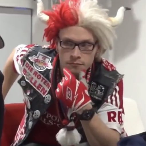 YvesSVW's tweet photo. Choose your fighter https://t.co/LX0InJ2ppi