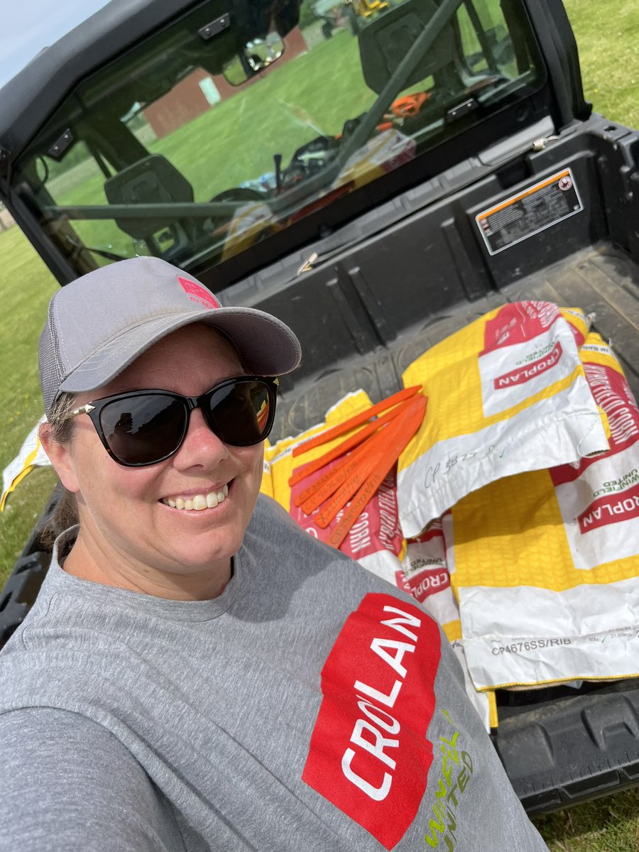 FarmsPilkey's tweet photo. #CROPLAN #WinfieldUnitedCanada #bobball #corntestplot2023 #PilkeyFarms 
Normal Mother’s Day workin dirt and planting crops. https://t.co/PASrTPD9zZ