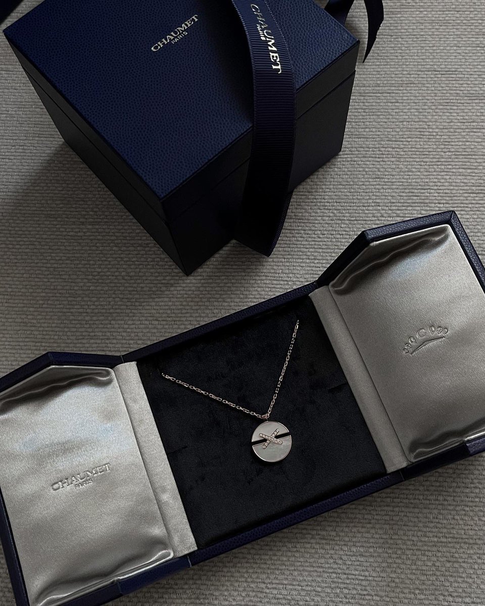 sarahbk__'s tweet photo. CHAUMET ✖️💎 https://t.co/6fZvwxHMFL