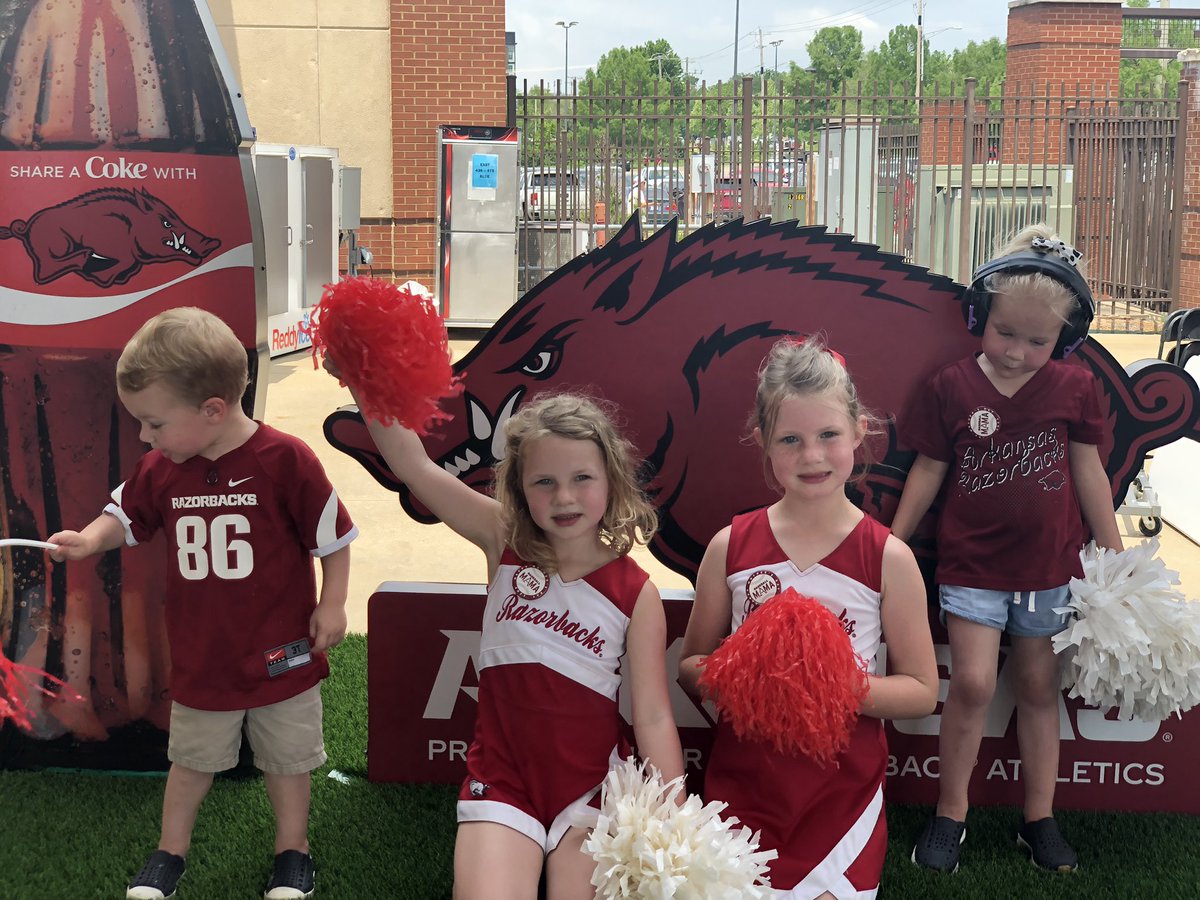 Cmmarks's tweet image. #momhog #omahogs