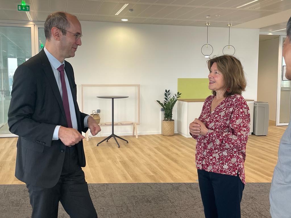 Sy_robert's tweet image. Merci à ⁦@SNCFReseau⁩ de m’avoir accueillie pendant 2 jours pour découvrir leurs innovations technologiques et observer les transformations à l’œuvre, c’était passionnant !!! ⁦⁦@GroupeSNCF⁩ ⁦@chabanelm⁩