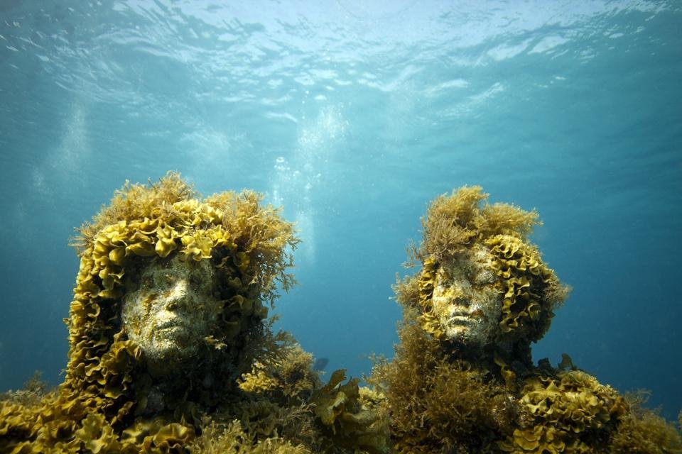 Underwater sculpture, Jason deCaires Taylor
worldwildlife.org/magazine/issue…