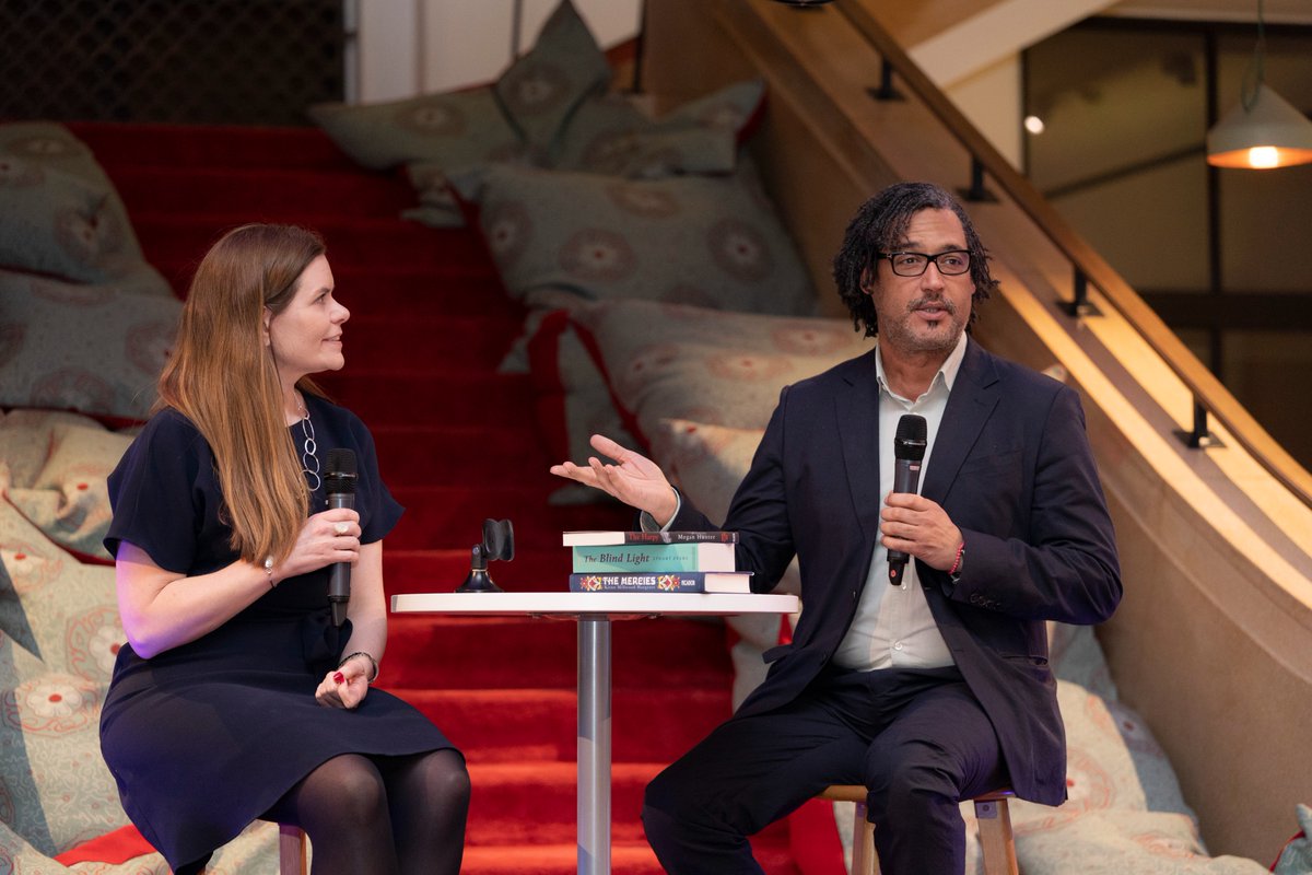 HouseHistorian's tweet image. Crazy how time flies - particularly the last few years! 😲😵 I can't quite believe it was three years ago that the book I co-wrote with @DavidOlusoga - #AHouseThroughTime - was released! 😁 #househistory #househistories #history #books