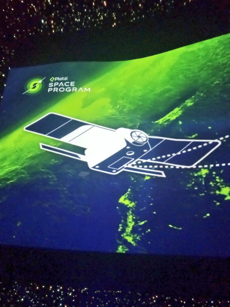 Julio_Paz01's tweet image. cómo anillo al dedo quedo la presentación de #SpaceProgram de la mano de @sd en el domo digital del @Papalote_Museo , durante la #platziconf 2023 @platzi 🤩🛰️🤩🛰️🤩🛰️