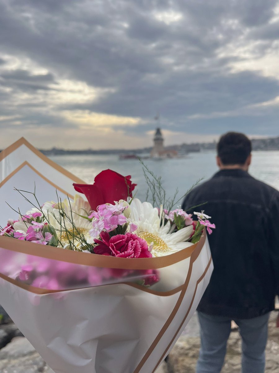 Ülkece doğum günüm kutlanıyormuş gibi.. Erzurum’un da katkısıyla en sevdiğim yaş sensin 25 🌸