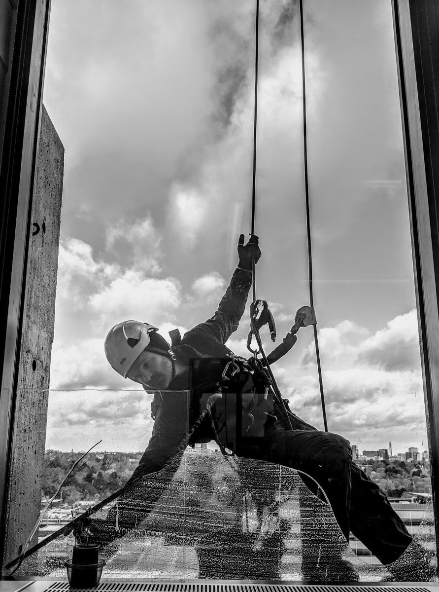 julsbarnes's tweet photo. @MuirheadTower Always looked forward to seeing the window cleaners from the 10th floor 😊 https://t.co/xMfnf9IszV